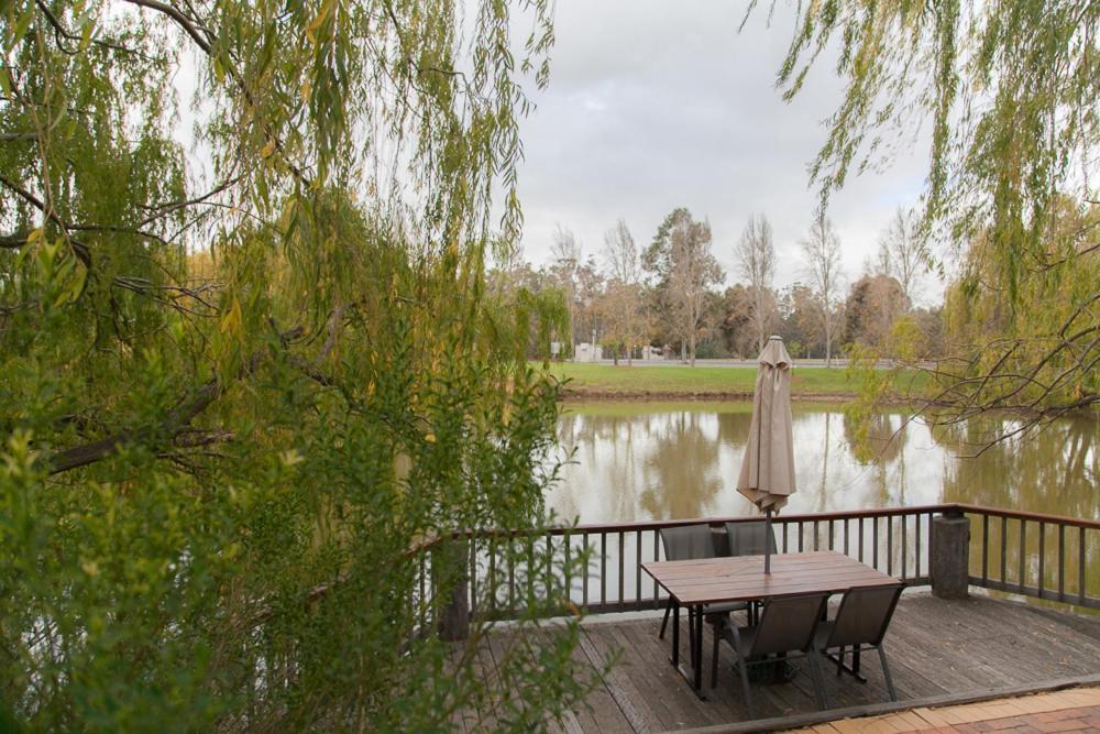 Hotel Perricoota Vines Retreat Moama Habitación foto