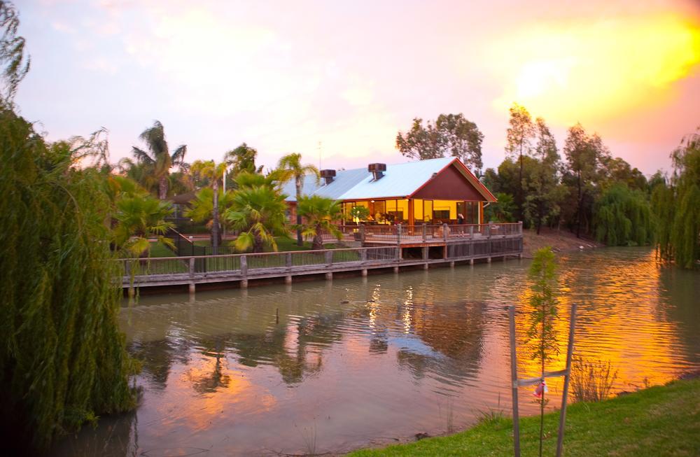 Hotel Perricoota Vines Retreat Moama Exterior foto